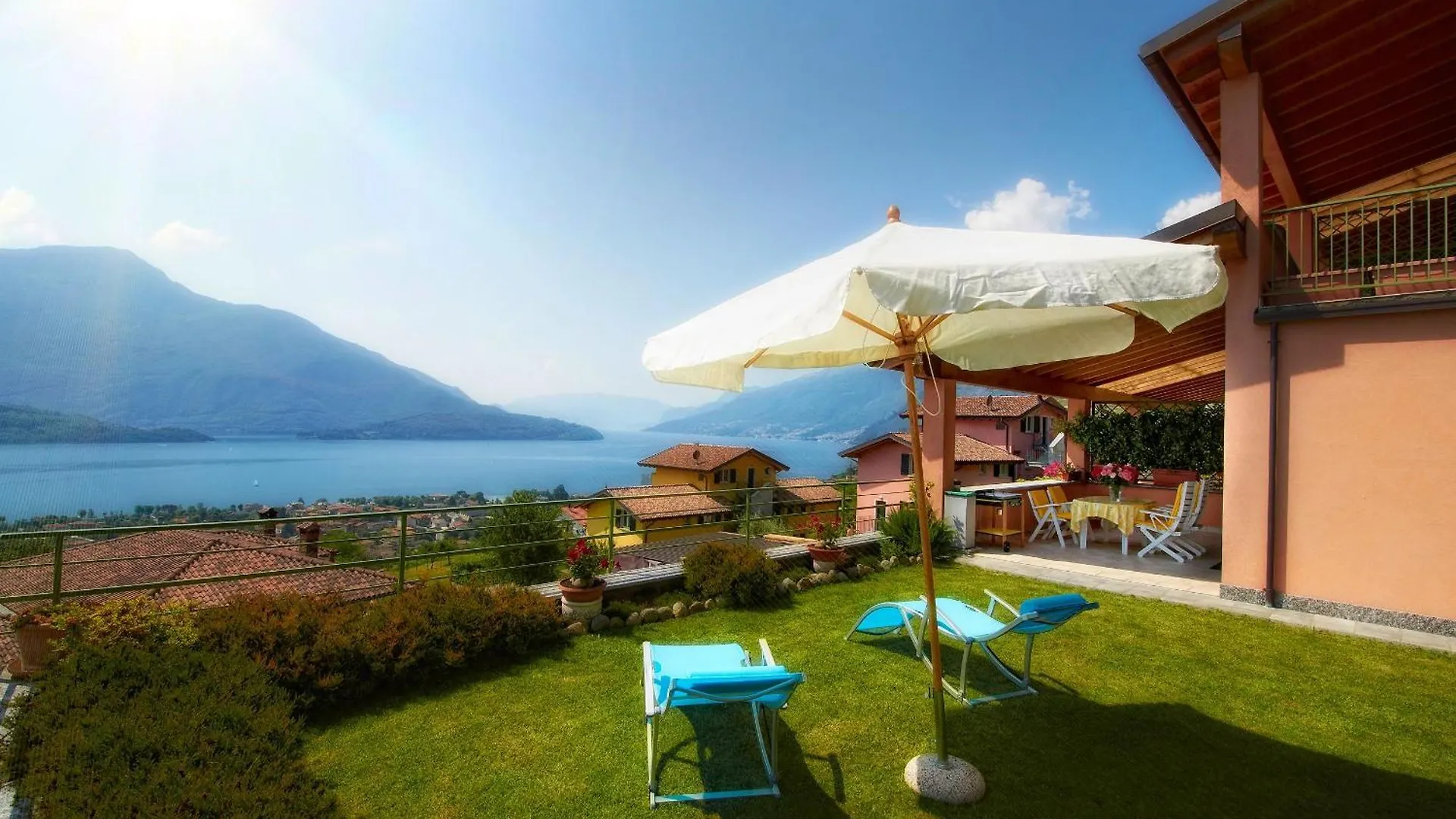Tuerkisfarbenes Haus Mit Fantastischer Aussicht Vercana